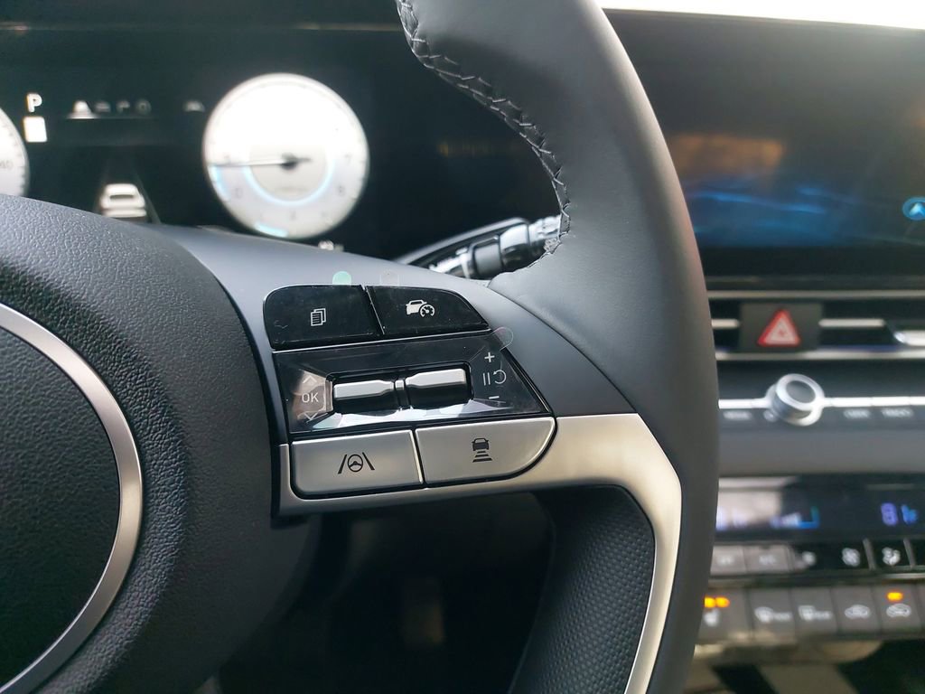 Certified 2025 Hyundai Elantra SEL w/ Cargo Package image 18