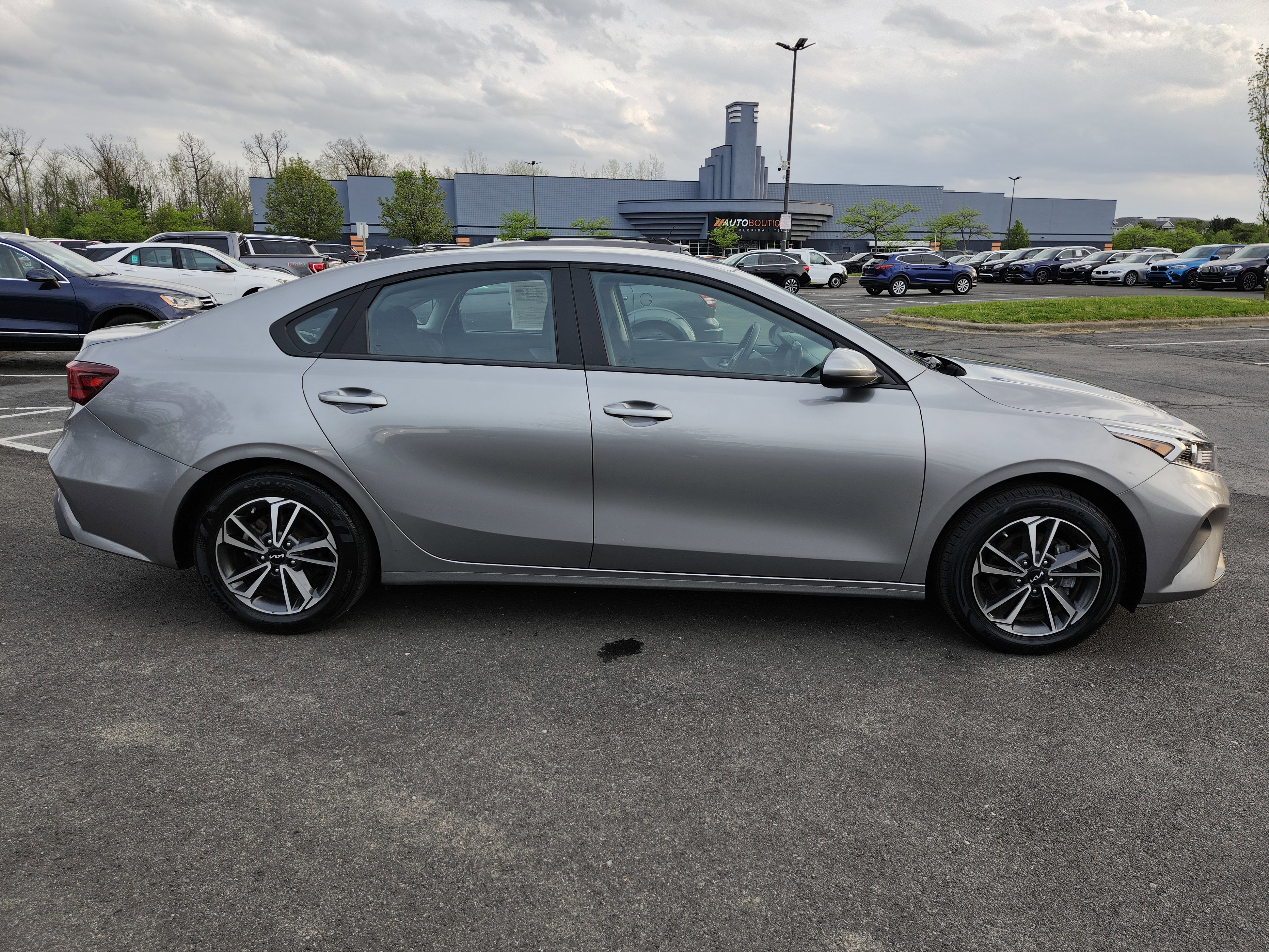Used 2022 Kia Forte LXS FWD image 16