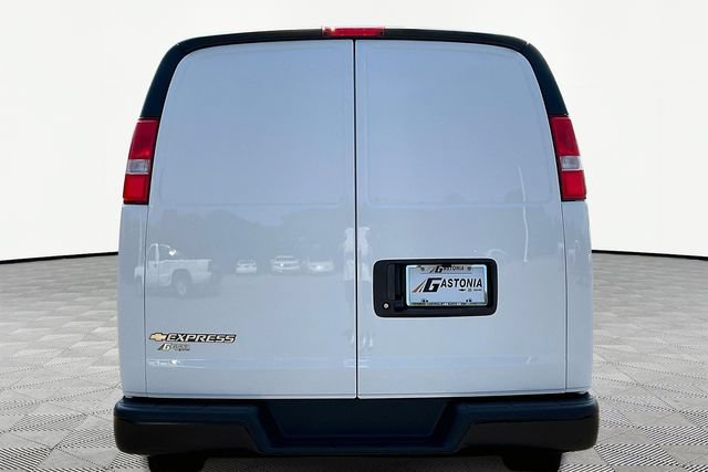 New 2025 Chevrolet Express 3500 w/ Driver Convenience Package RWD image 5