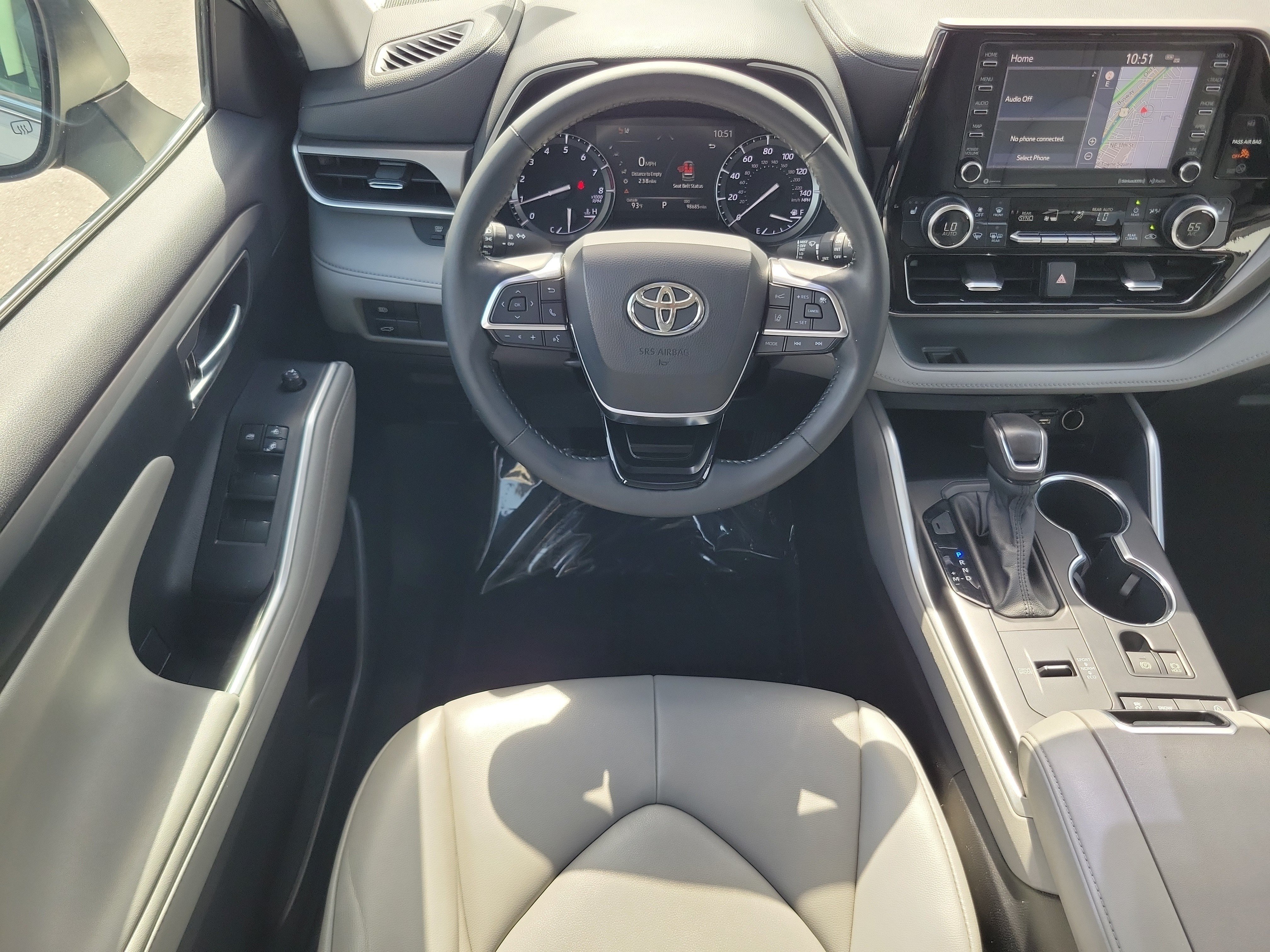 Used 2021 Toyota Highlander XLE FWD image 20