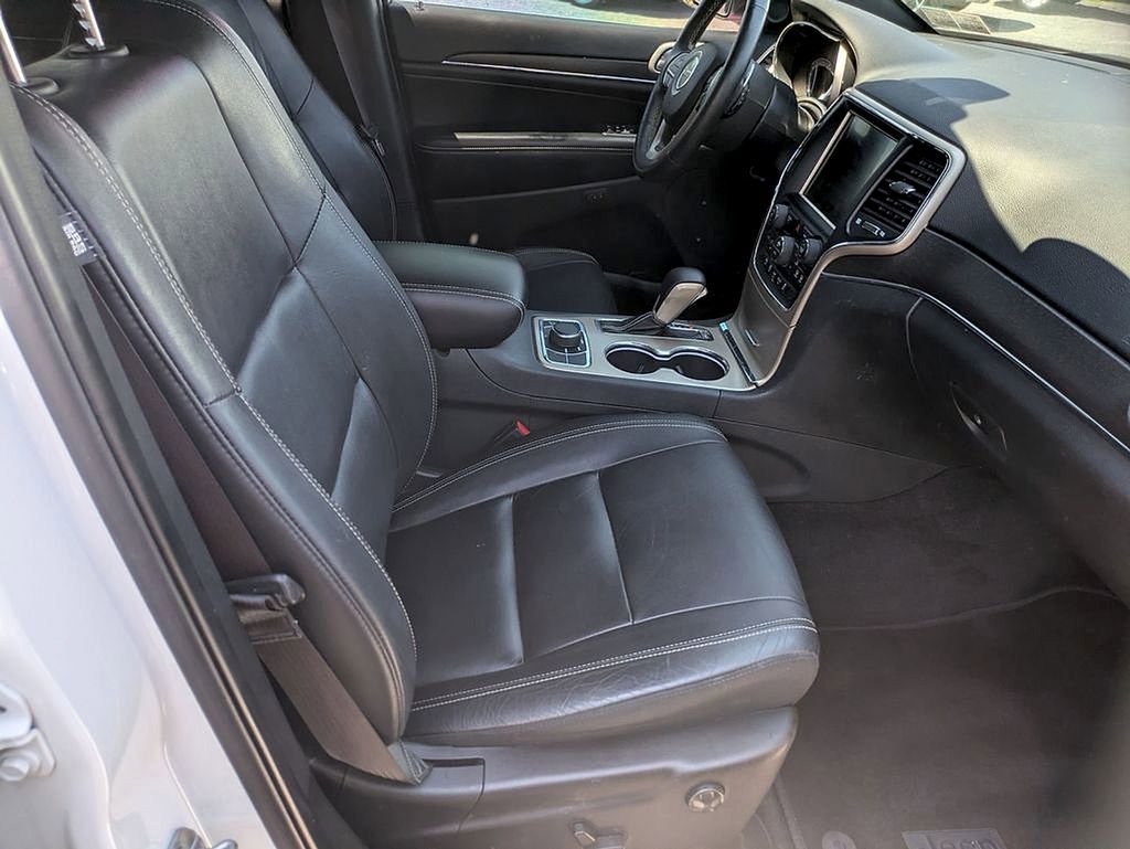 Used 2017 Jeep Grand Cherokee Limited AWD/4WD image 25