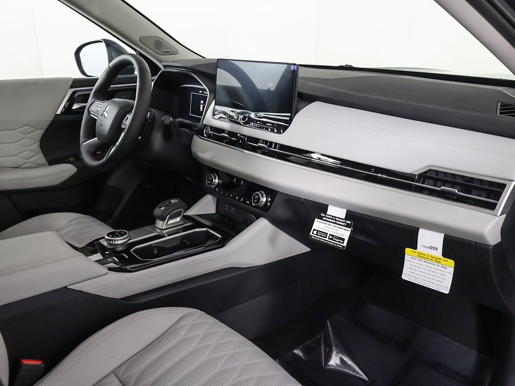 New 2025 Mitsubishi Outlander SEL image 32