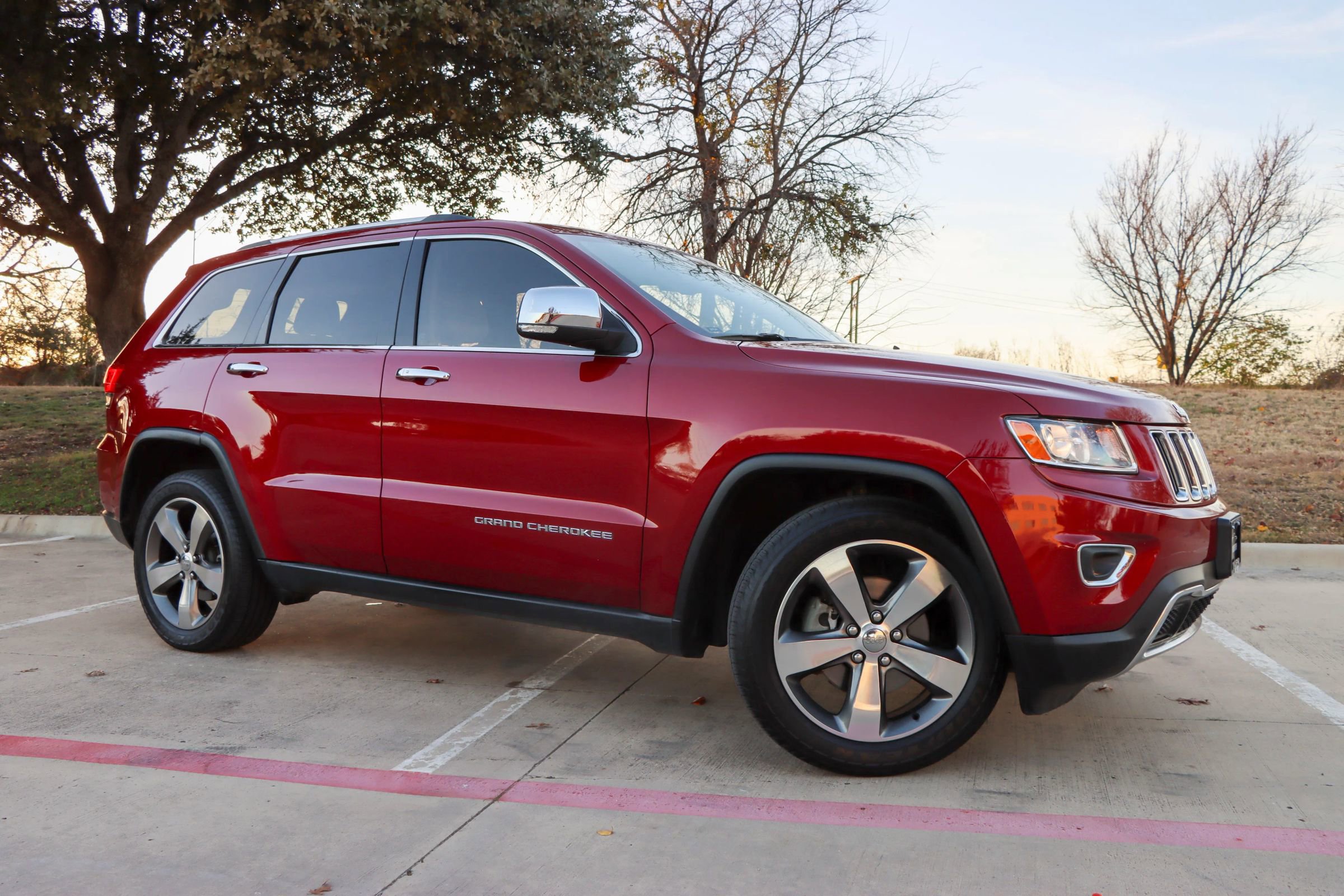 Used 2014 Jeep Grand Cherokee Limited image 1