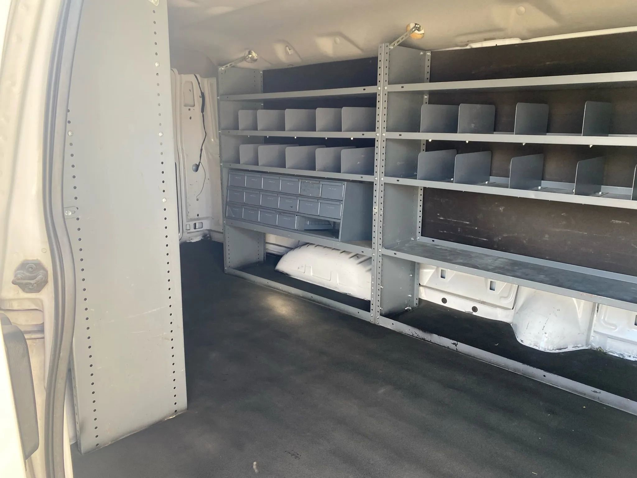 Used 2014 Ford E-350 and Econoline 350 Extended Super Duty w/ Insulation Package RWD image 20