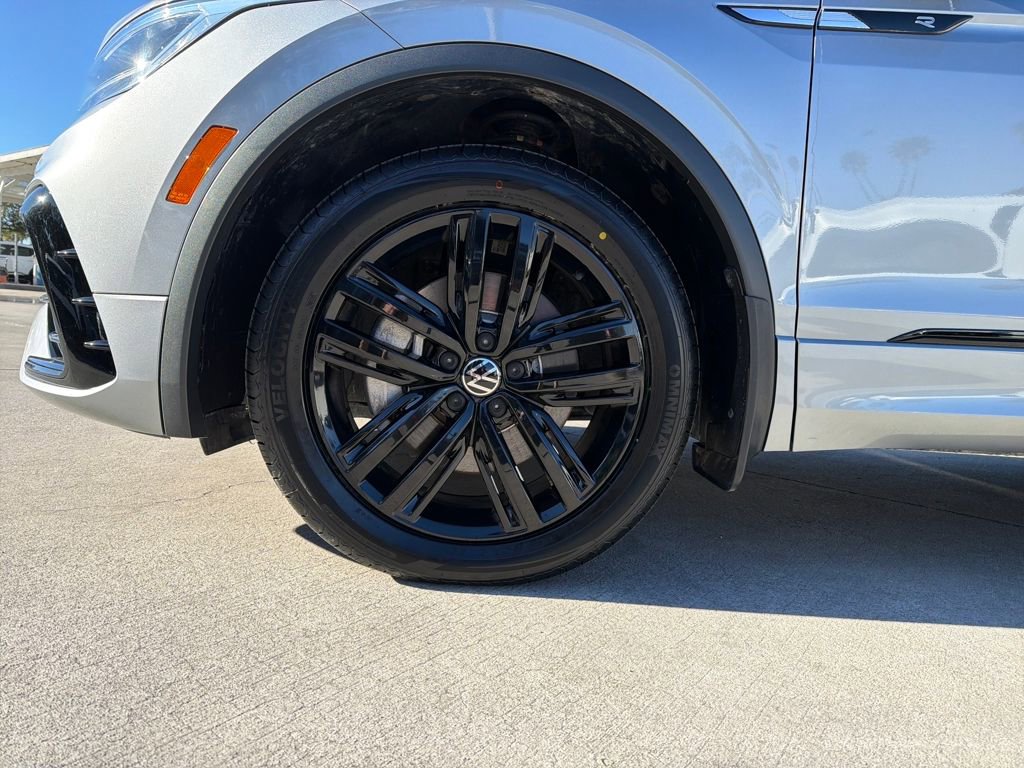 Used 2022 Volkswagen Tiguan SE R-Line image 11