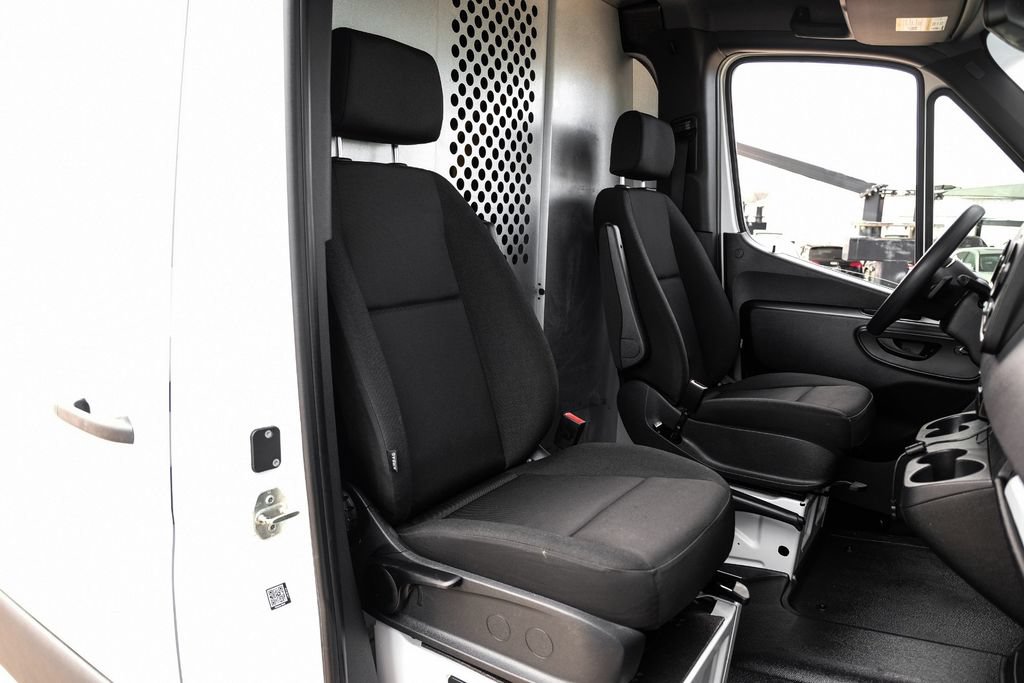 Used 2024 Mercedes-Benz Sprinter 2500 image 28