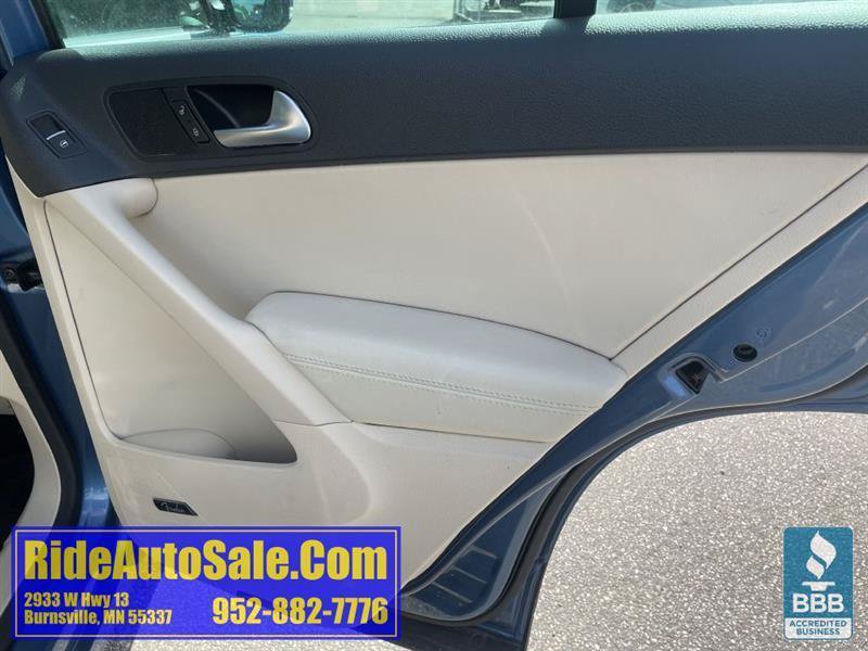 Used 2017 Volkswagen Tiguan SEL AWD/4WD image 15