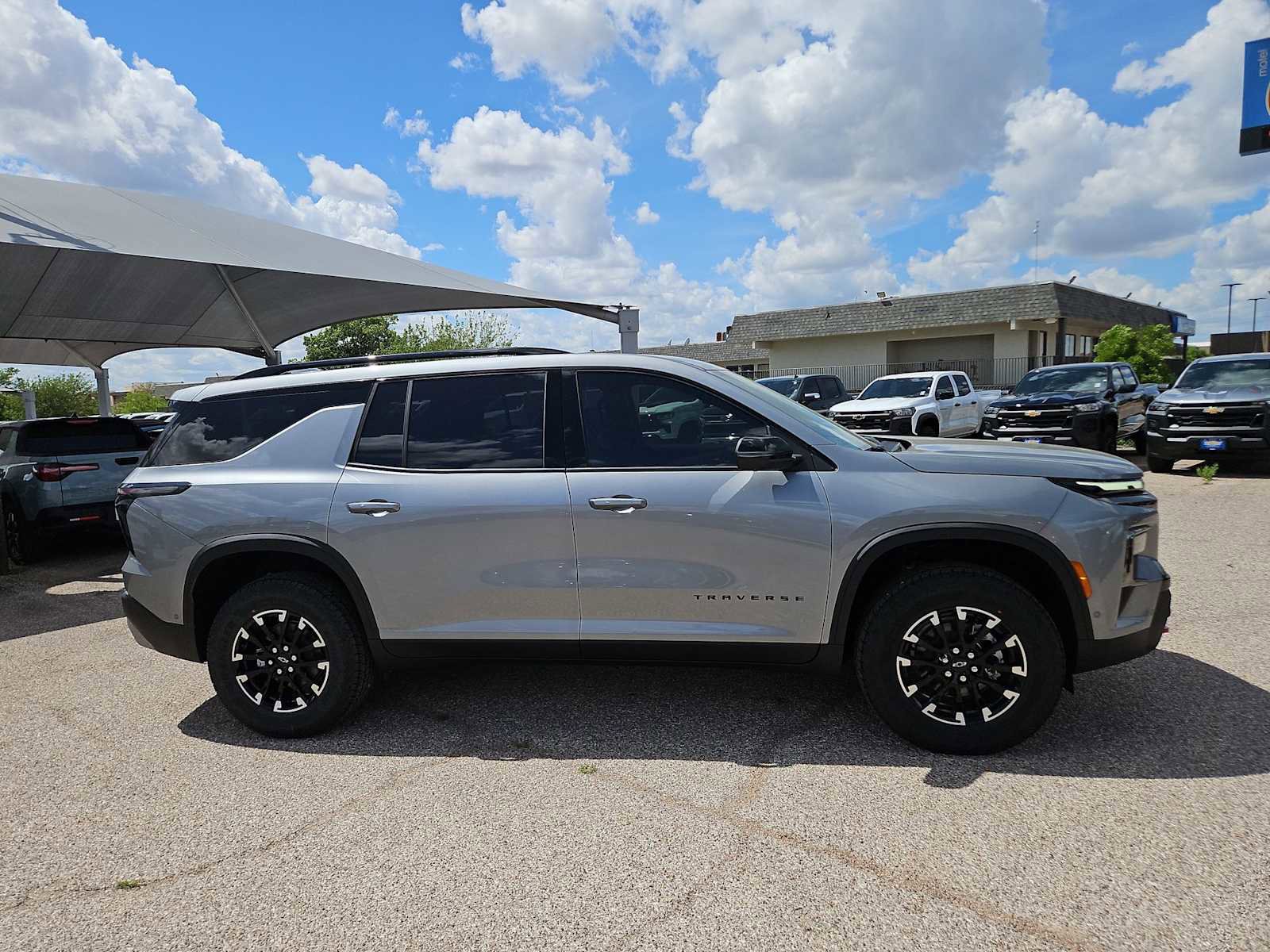 New 2026 Chevrolet Traverse Z71 w/ Enhanced Driving Package image 9