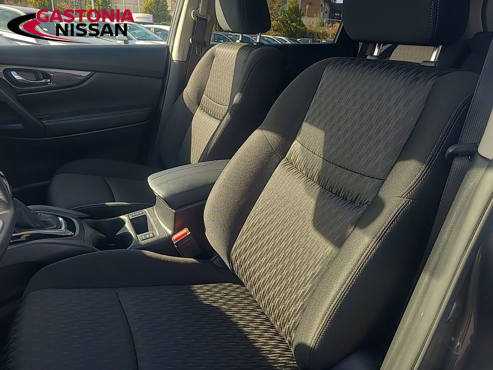 Used 2020 Nissan Rogue SV image 32