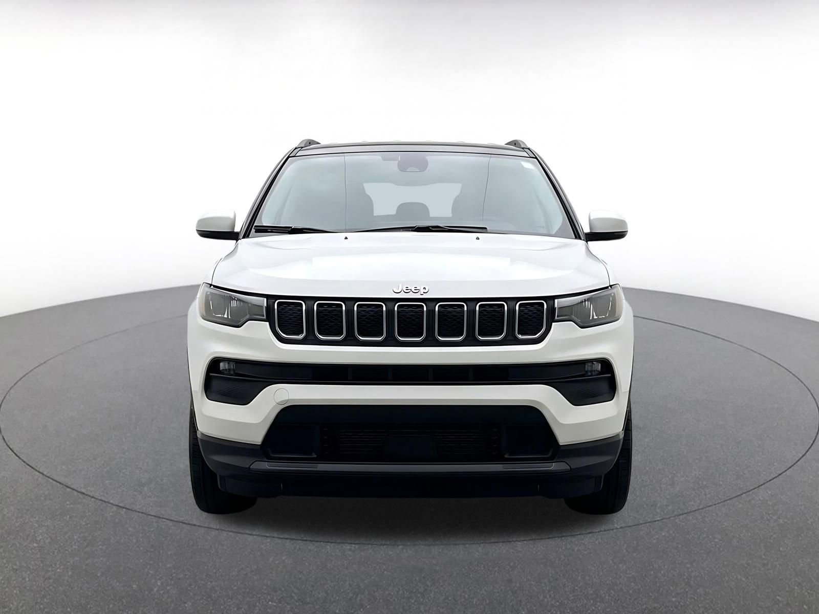 Used 2025 Jeep Compass Limited AWD/4WD image 2