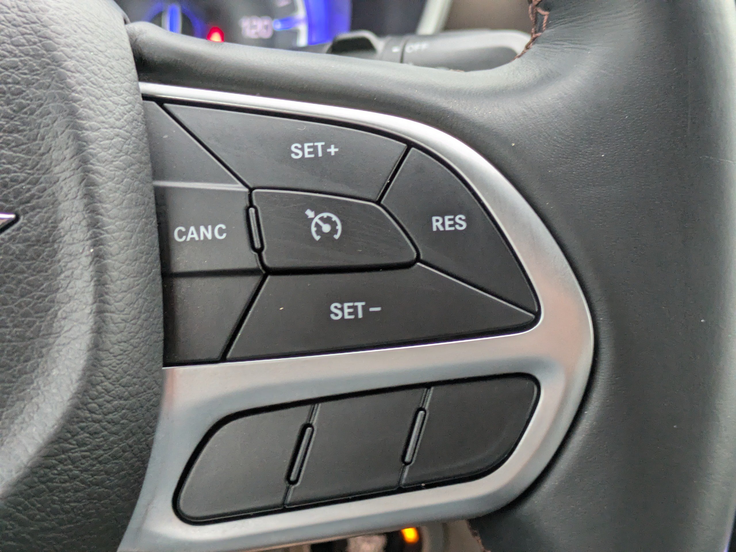 Used 2018 Chrysler Pacifica Touring-L FWD image 28