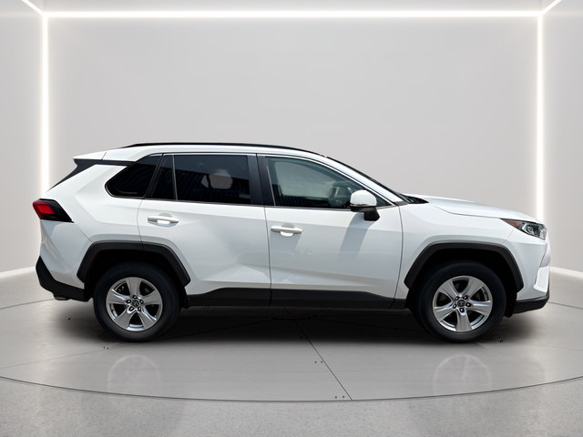 Used 2019 Toyota RAV4 XLE AWD/4WD image 6