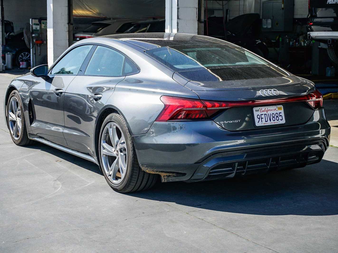 Used 2022 Audi e-tron GT Premium Plus image 2