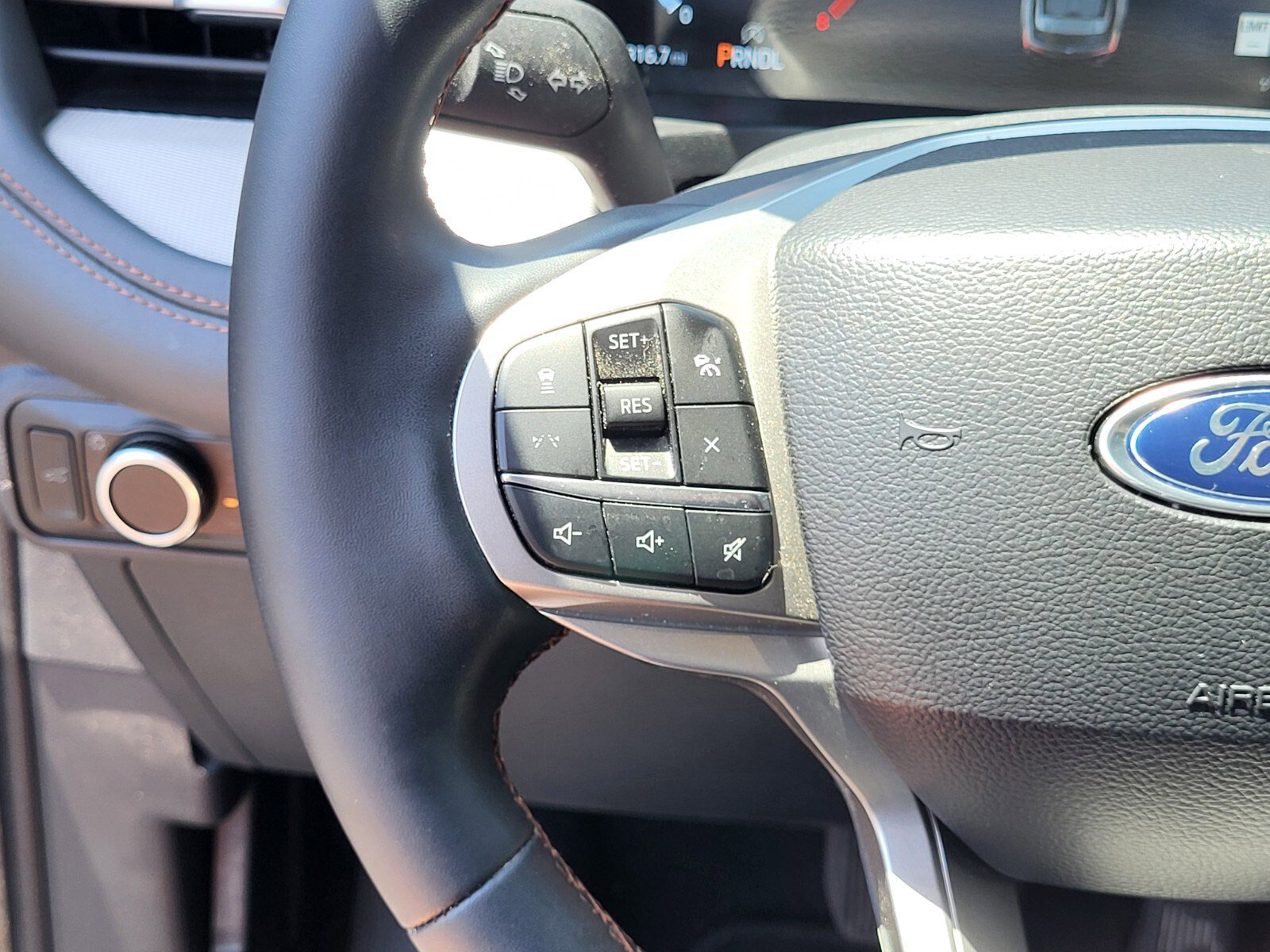 Used 2025 Ford Explorer Active RWD image 27