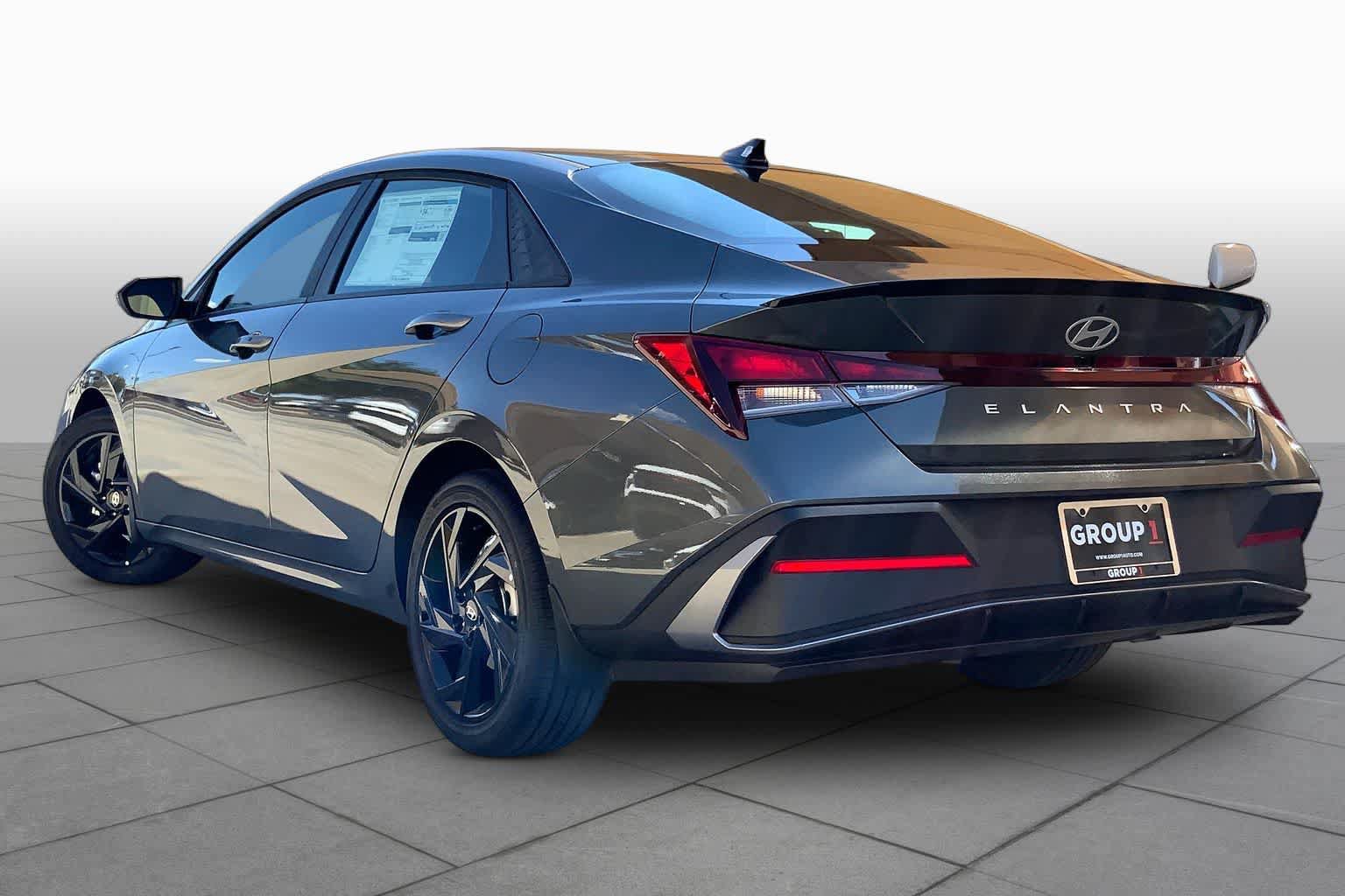 New 2026 Hyundai Elantra SEL Sport FWD image 11
