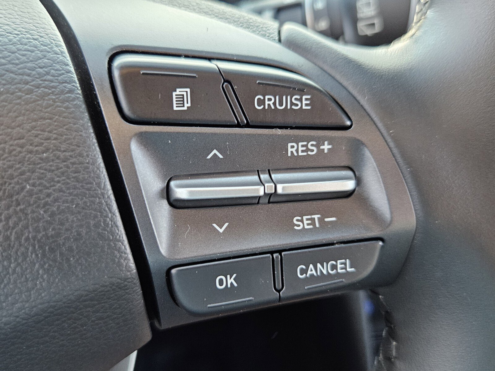 Used 2021 Hyundai Kona Limited w/ Cargo Package image 32