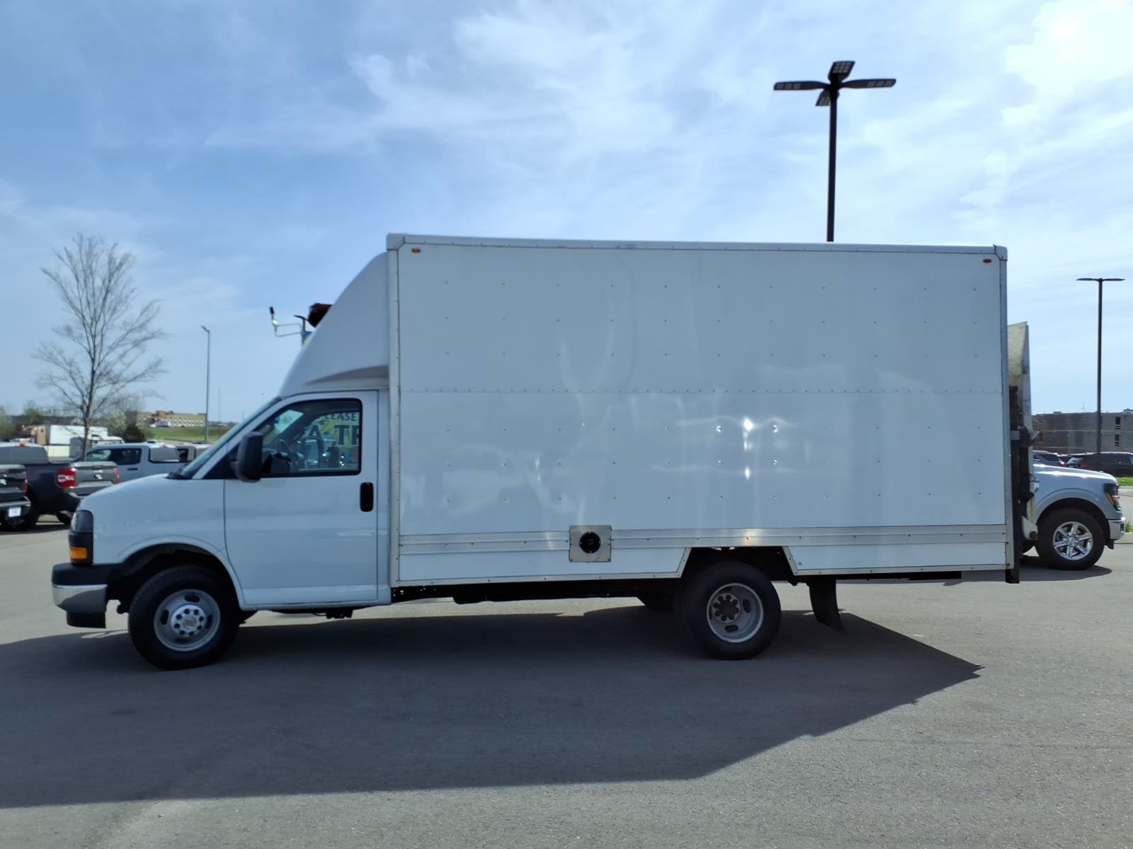 Used 2022 Chevrolet Express 3500 w/ Power Convenience Package RWD image 6