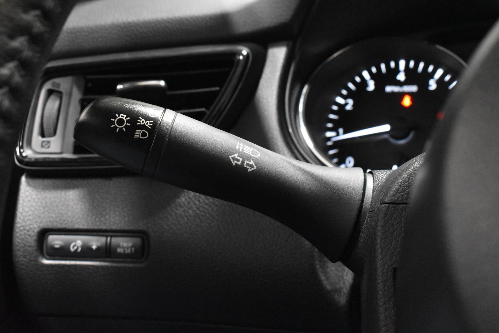 Used 2019 Nissan Rogue S image 11