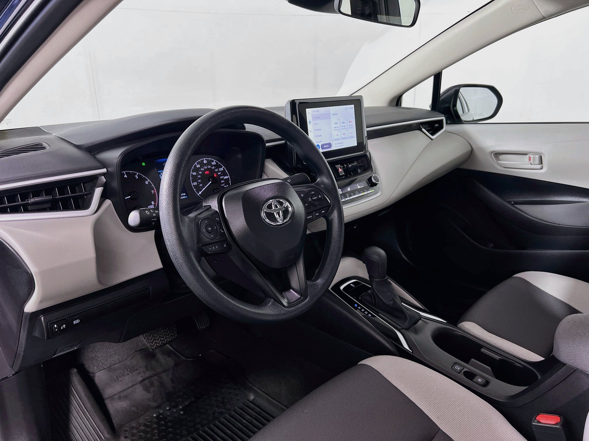 Certified 2025 Toyota Corolla LE FWD image 9