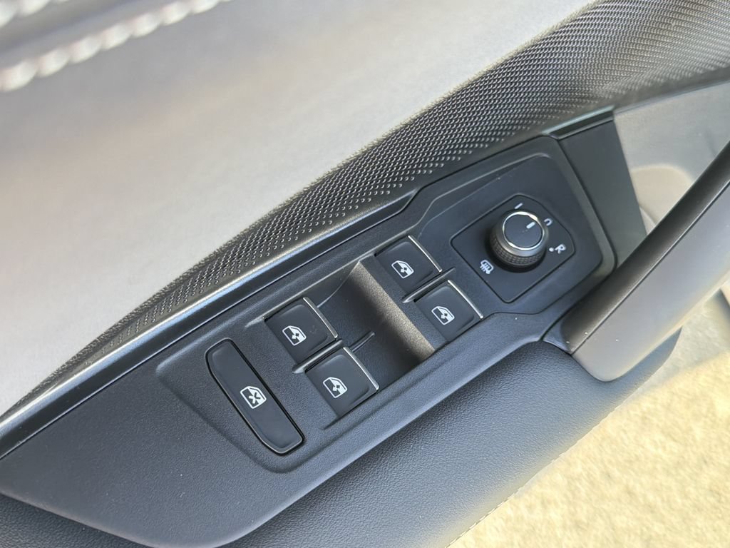 New 2026 Volkswagen Tiguan SE FWD image 23