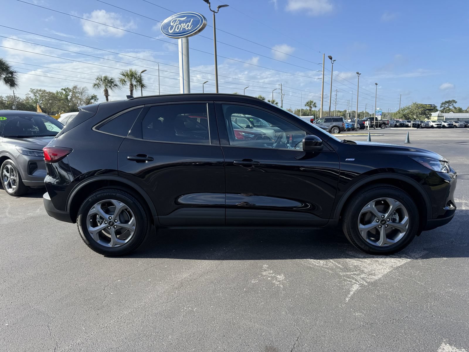 Used 2025 Ford Escape ST-Line Select AWD/4WD image 3