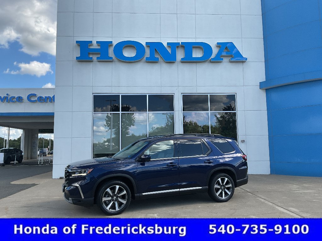 Certified 2025 Honda Pilot Touring image 1