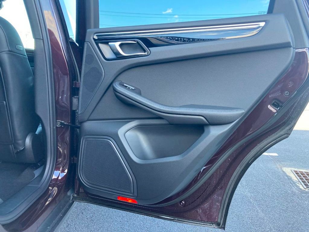 Used 2024 Porsche Macan image 25