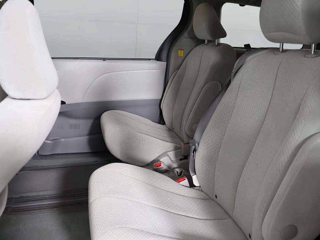 Used 2011 Toyota Sienna LE w/ Towing Pkg FWD image 25