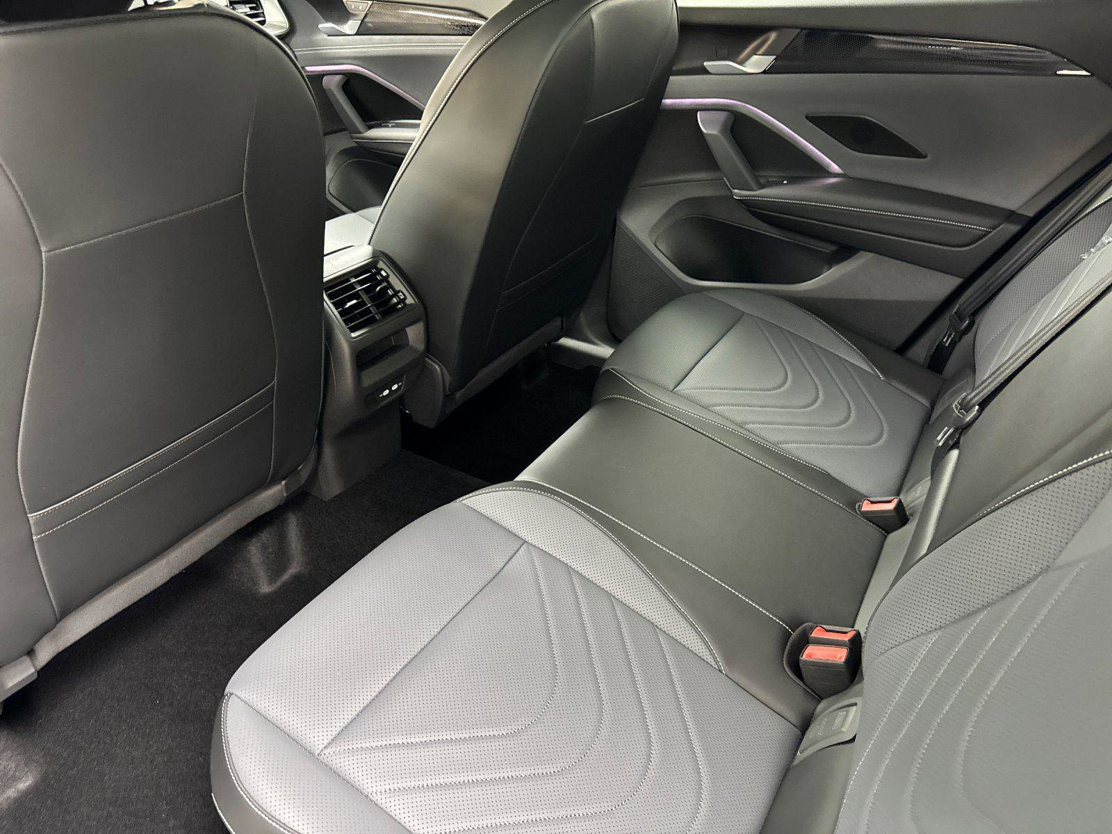 New 2026 Volkswagen Tiguan SE R-Line AWD/4WD image 11