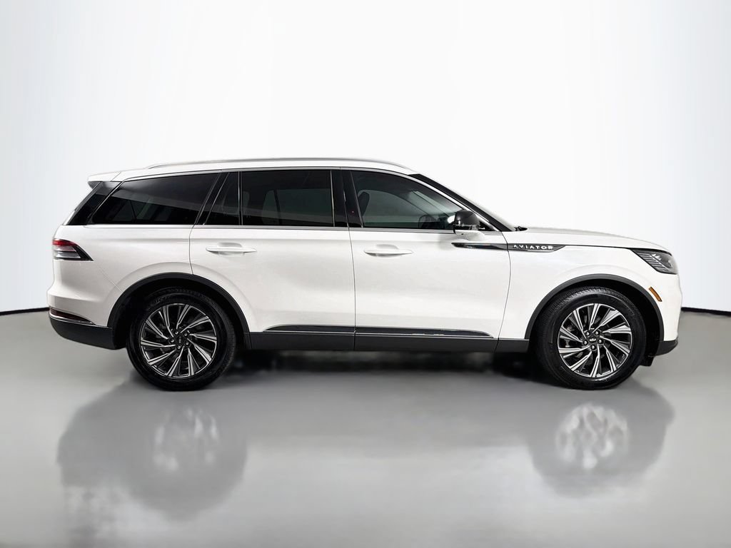 Used 2026 Lincoln Aviator 2WD image 4