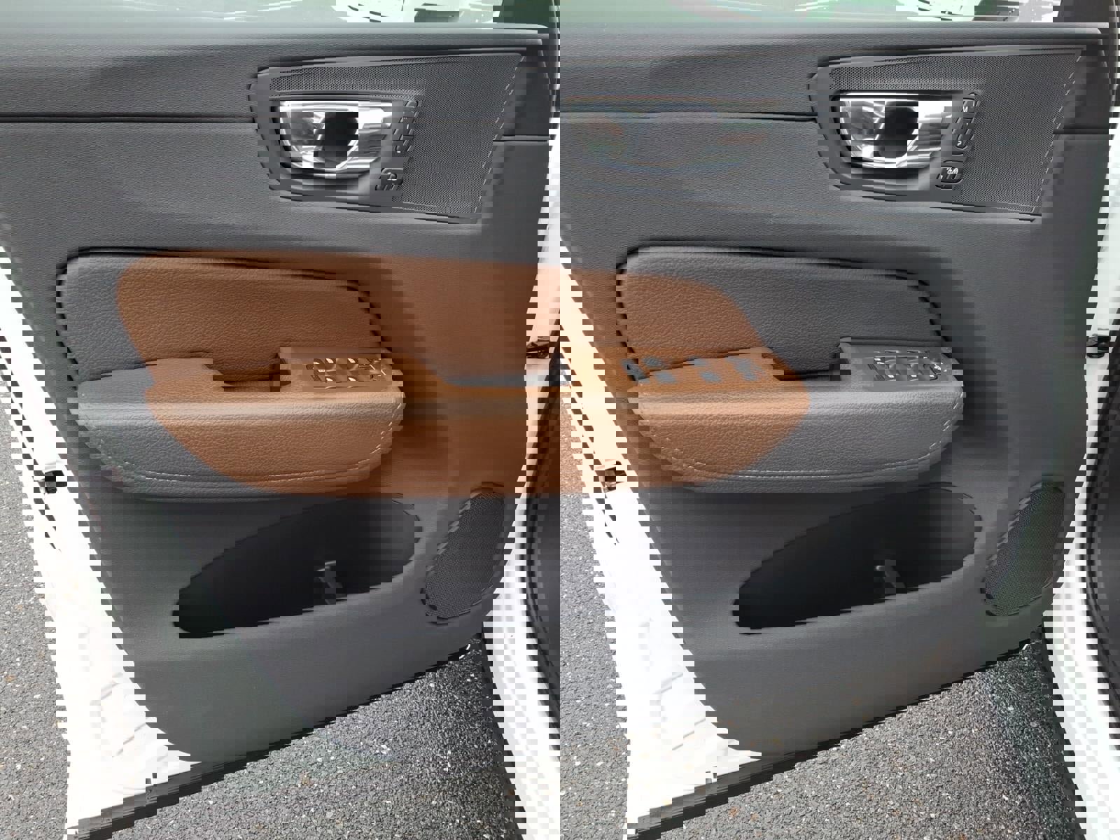 Used 2019 Volvo XC60 T5 Momentum w/ Premium Package image 18