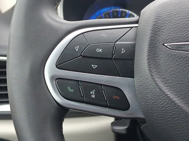Used 2024 Chrysler Pacifica Touring-L FWD image 21