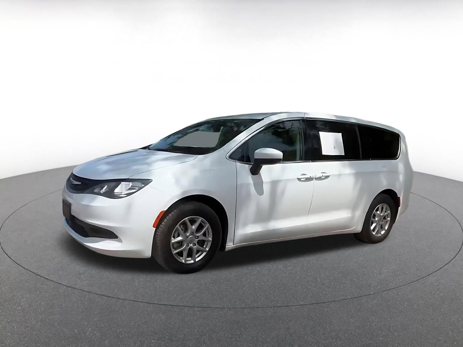 Used 2023 Chrysler Voyager LX FWD image 8