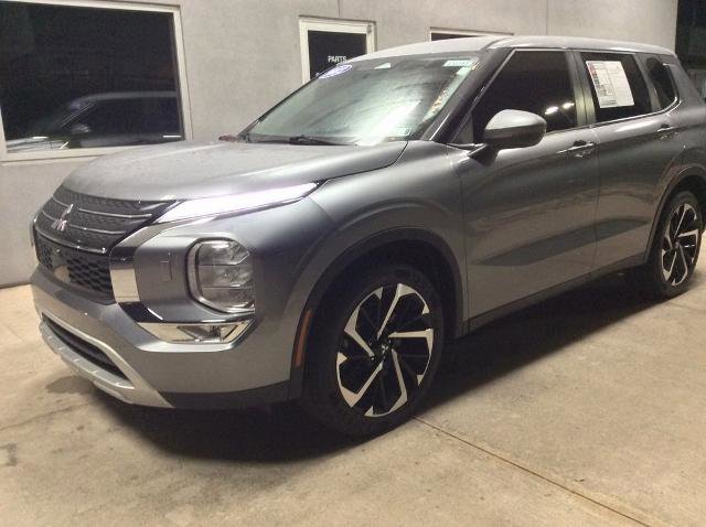 Used 2023 Mitsubishi Outlander SE image 28