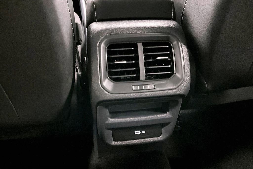 Used 2024 Volkswagen Taos SE image 31