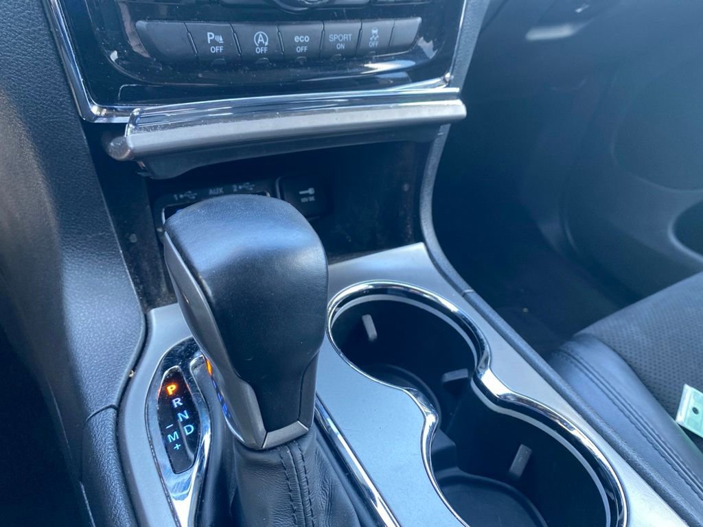 Used 2020 Jeep Grand Cherokee Altitude AWD/4WD image 12