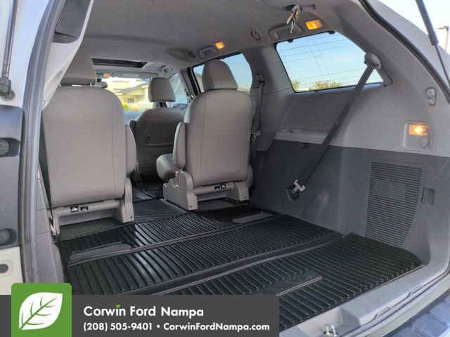 Used 2020 Toyota Sienna XLE w/ XLE Navigation Package AWD/4WD image 28