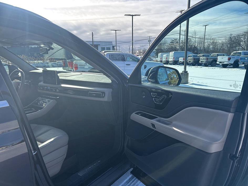 Used 2023 Lincoln Aviator Reserve w/ Equipment Group 201A image 33