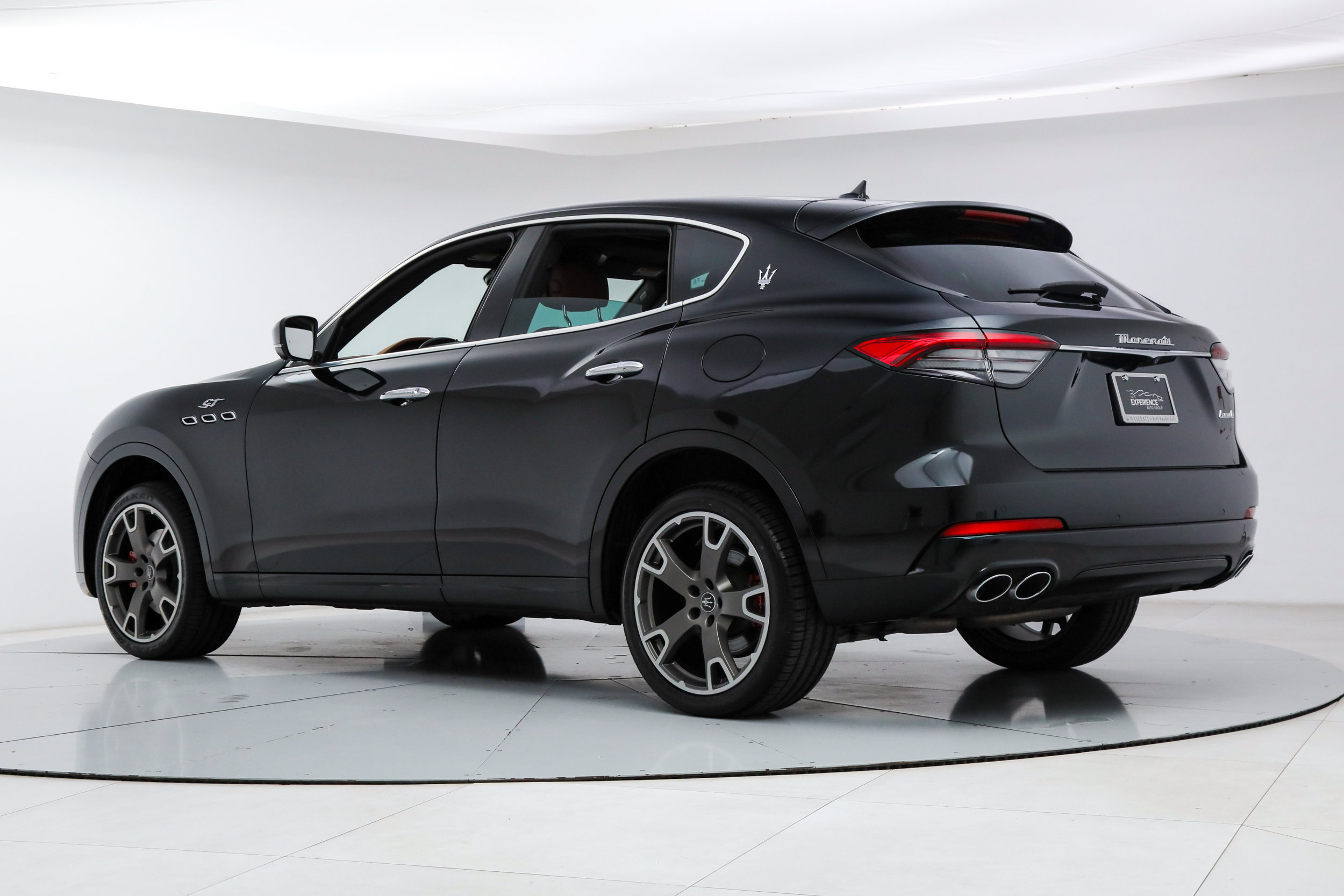 Certified 2023 Maserati Levante GT AWD/4WD image 3