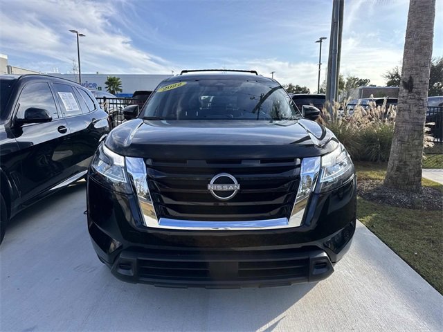 Used 2022 Nissan Pathfinder SV image 2