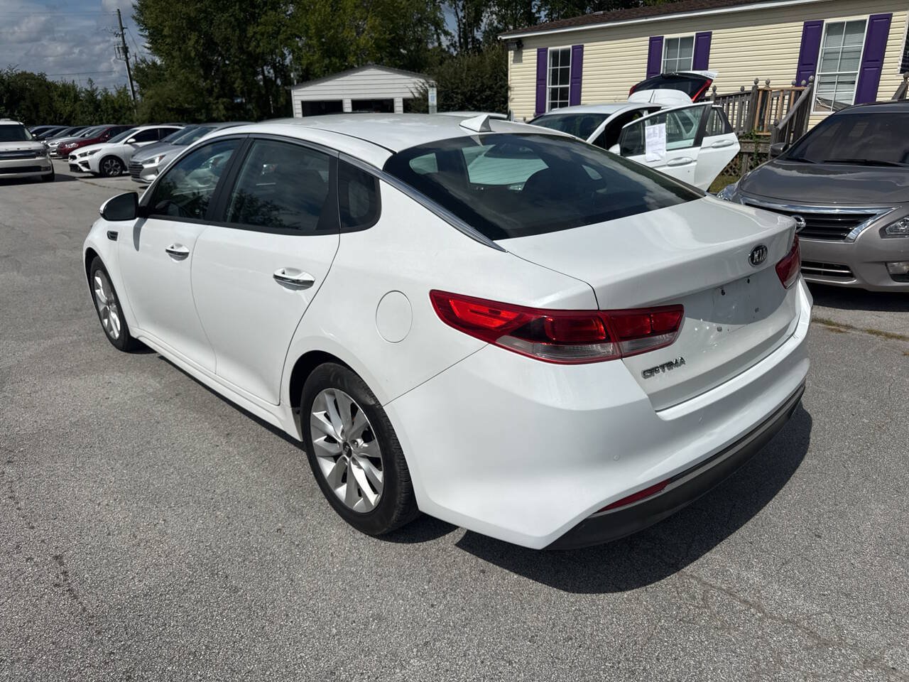 Used 2018 Kia Optima LX w/ 17" Alloy Wheels Package FWD image 7