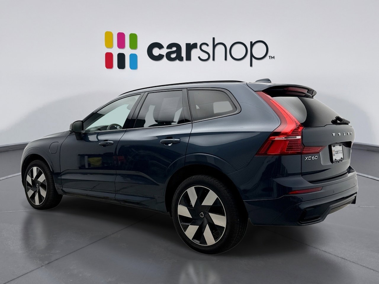 Used 2025 Volvo XC60 T8 Plus w/ Climate Package image 3
