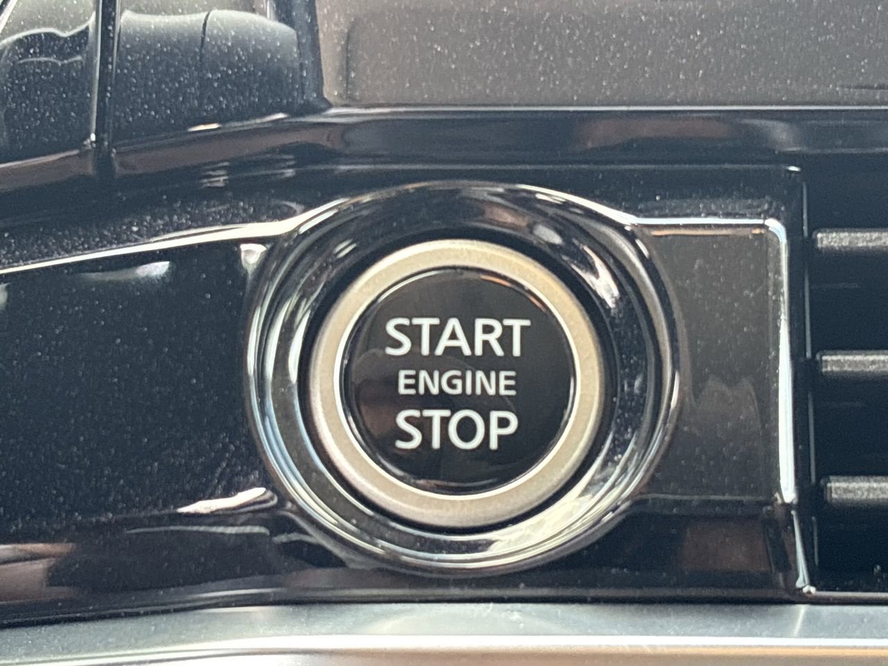 Used 2023 Nissan Pathfinder Platinum image 33