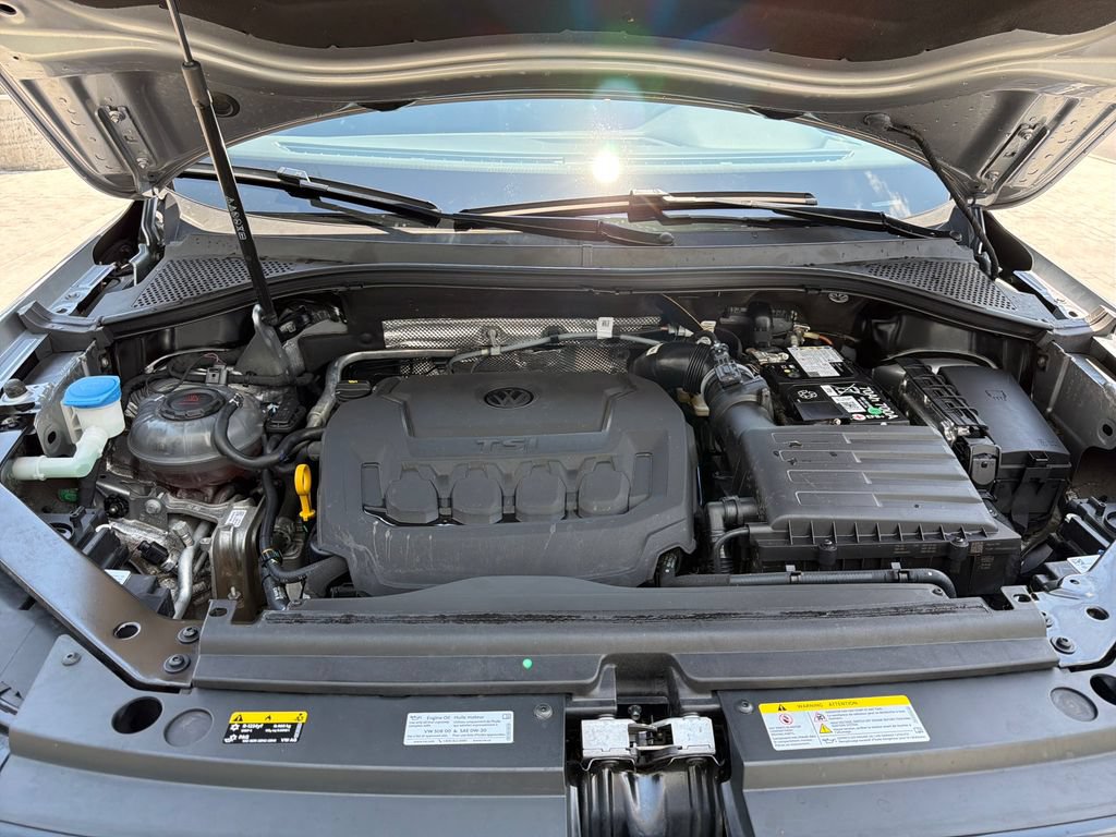 Certified 2024 Volkswagen Tiguan SE R-Line AWD/4WD image 23