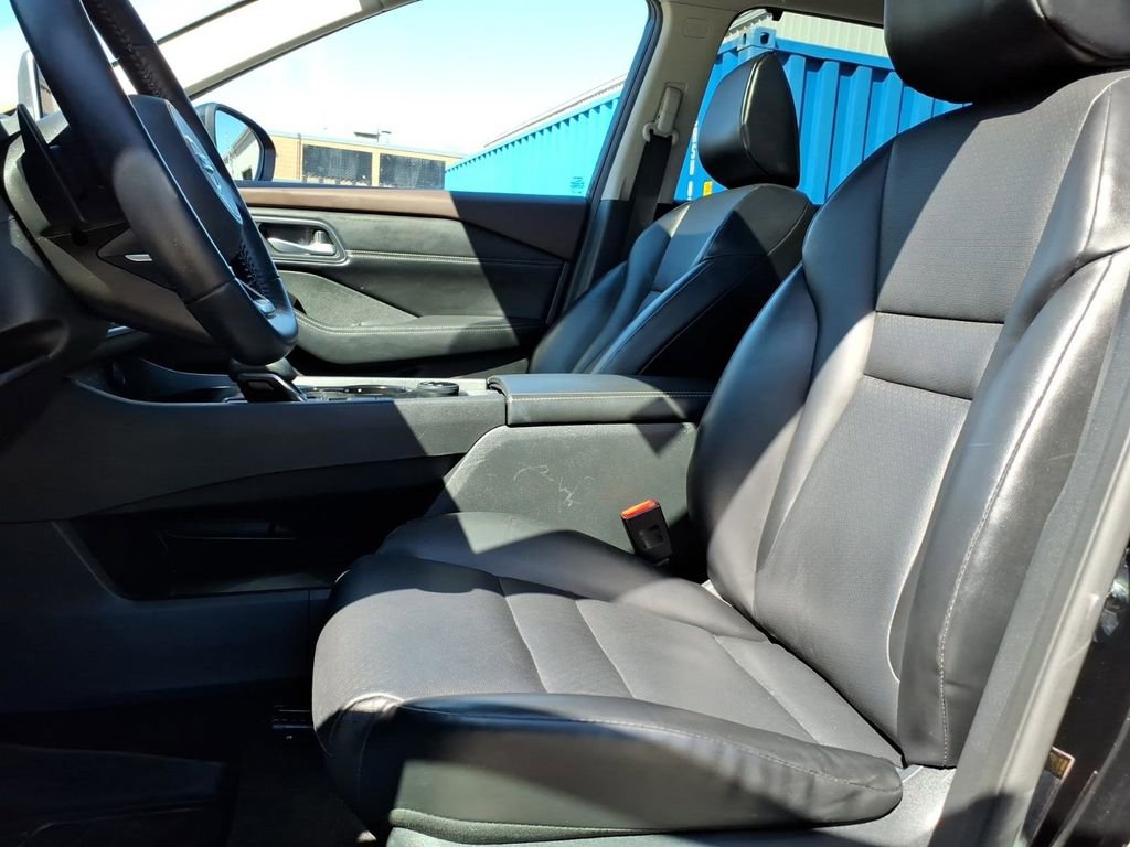 Used 2021 Nissan Rogue SV w/ Premium Package image 13