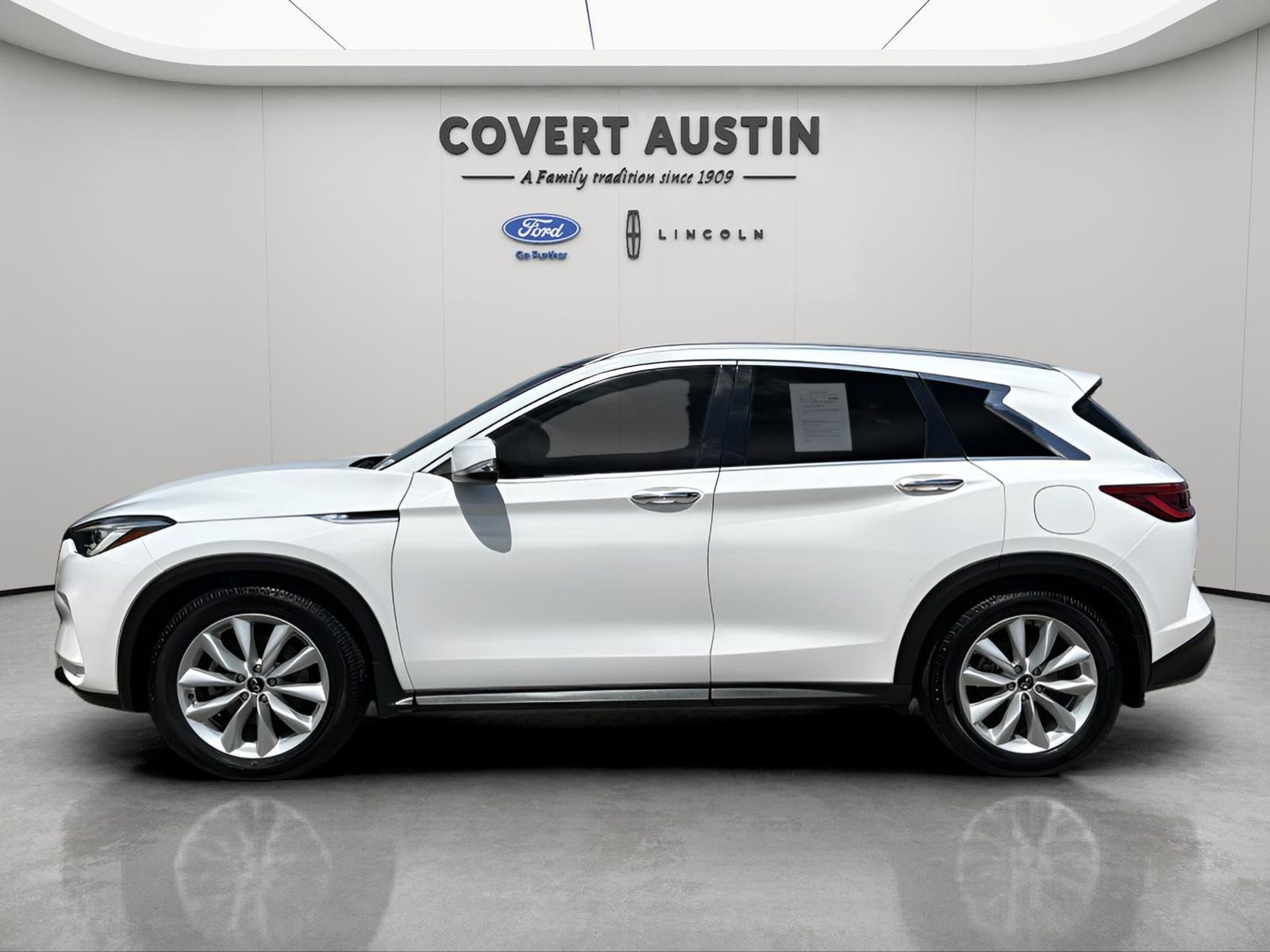 Used 2019 INFINITI QX50 Luxe w/ Cargo Package image 2