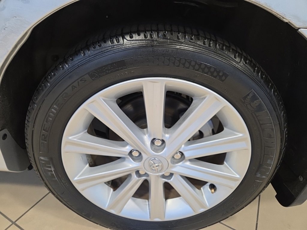 Used 2013 Toyota Camry XLE image 10