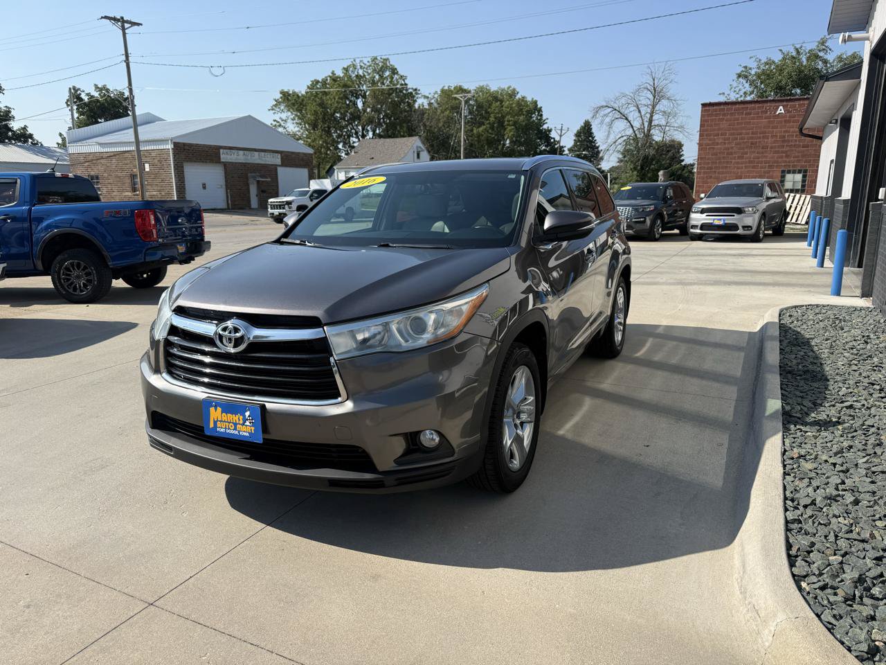 Used 2016 Toyota Highlander Limited AWD/4WD image 3