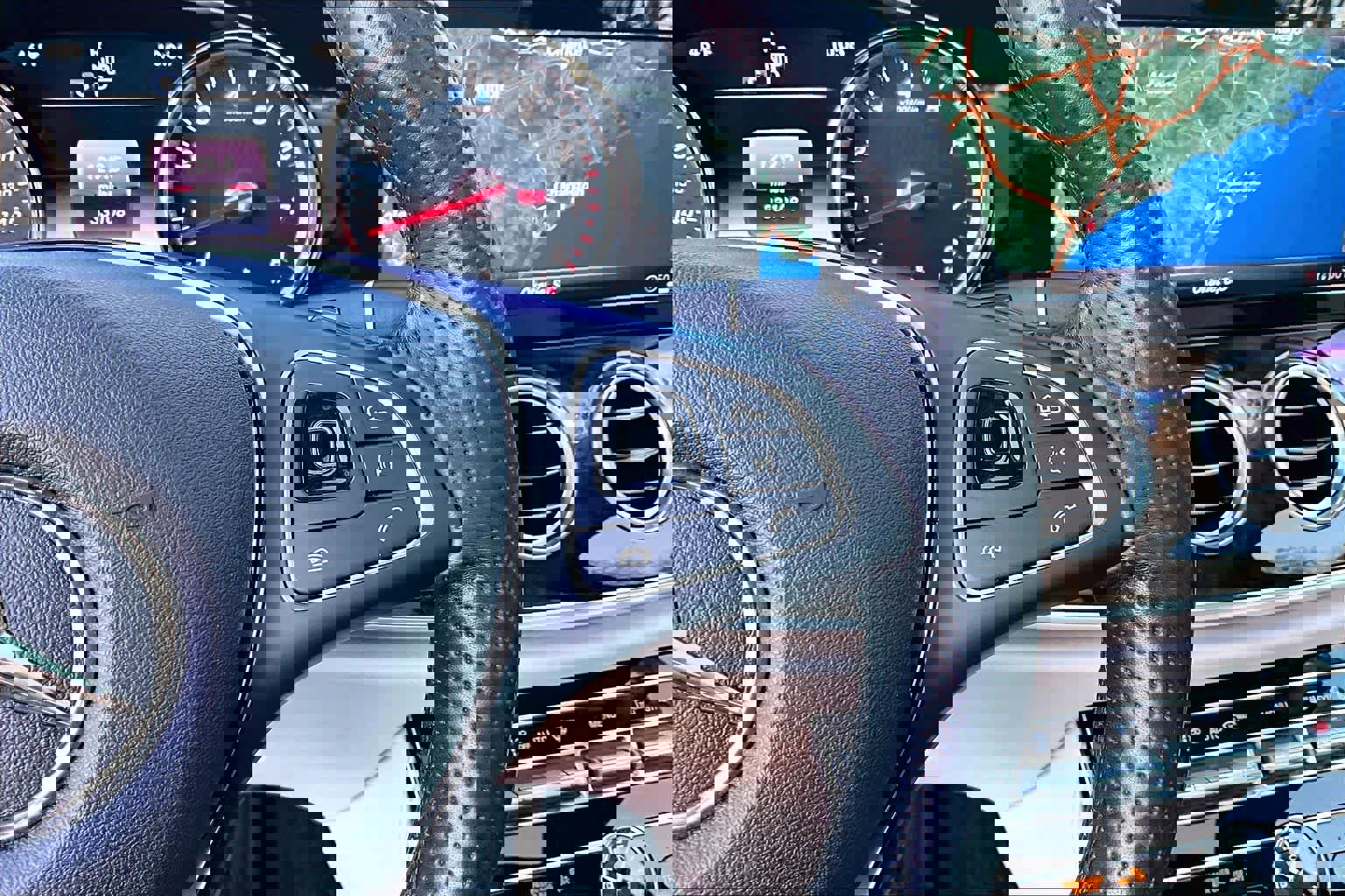 Used 2018 Mercedes-Benz E 300 image 24