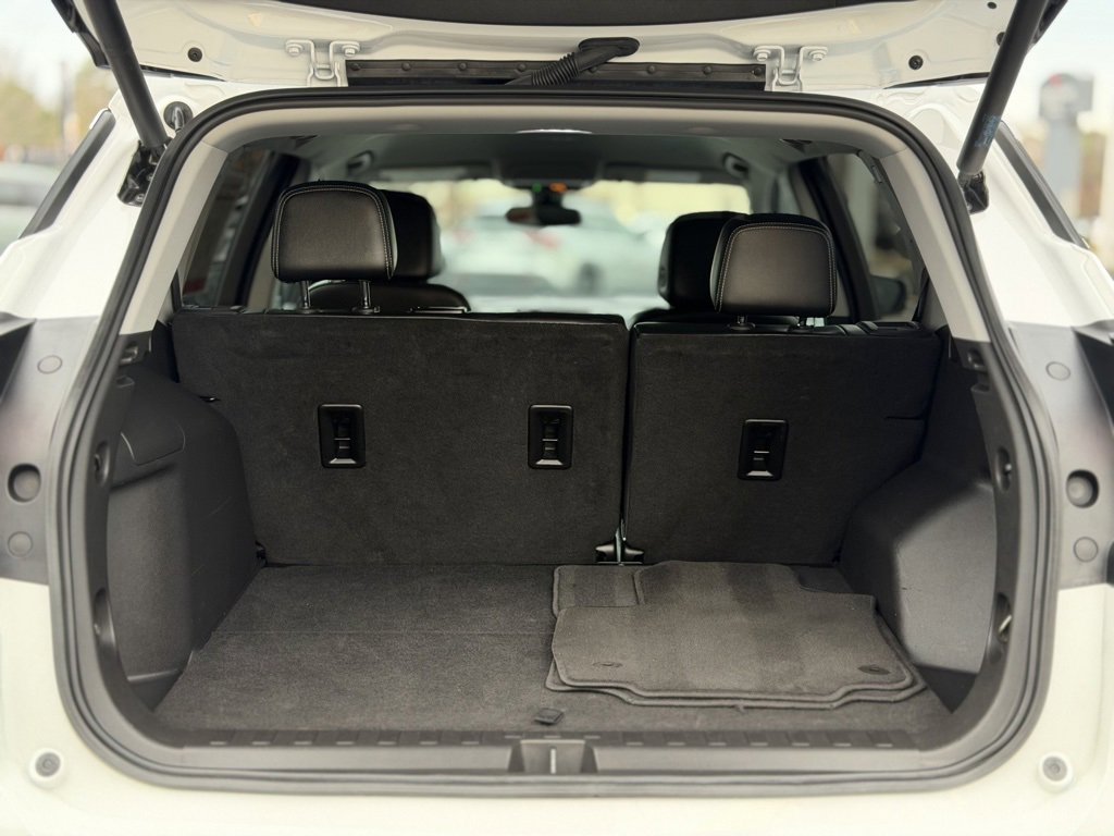 Used 2023 GMC Terrain SLT image 31